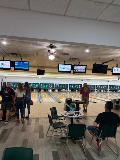 Bowling Alley «Oviedo Bowling Center», reviews and photos, 376 E Broadway St, Oviedo, FL 32765, USA