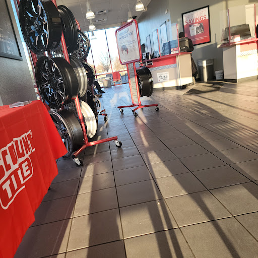 Tire Shop «Discount Tire Store - Louisville, KY», reviews and photos, 2131 S Hurstbourne Pkwy, Louisville, KY 40220, USA