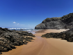 Praia da Fateixa'in fotoğrafı dağlarla çevrili