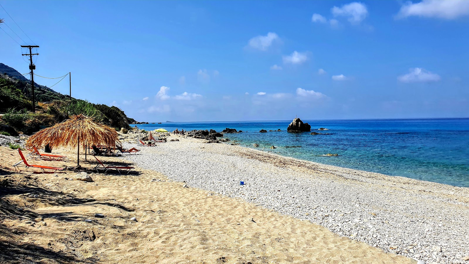Gaidaros Beach II的照片 带有碧绿色纯水表面