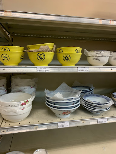 Supermarket «Yao Lee Oriental Supermarket», reviews and photos, 2848 N High St, Columbus, OH 43202, USA