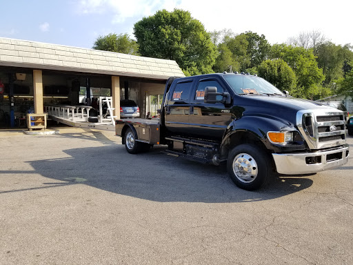 Auto Repair Shop «Jeffersonville Auto Repair», reviews and photos, 1401 E 8th St, Jeffersonville, IN 47130, USA