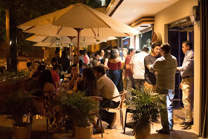 Jaleo Bar de Cocteles - Av. Jose Joaquin de Olmedo entre, Pichincha, Arenillas 070250, Ecuador
