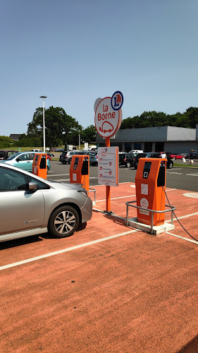 Borne de recharge de véhicules électriques Leclerc Charging Station Saint-Nazaire