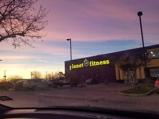 Gym «Planet Fitness», reviews and photos, 541 W Pioneer Pkwy, Grand Prairie, TX 75051, USA