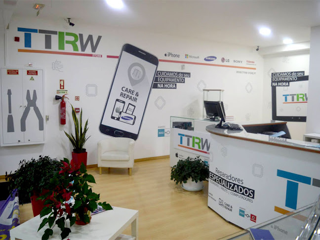 TTRW Store S. Félix da Marinha