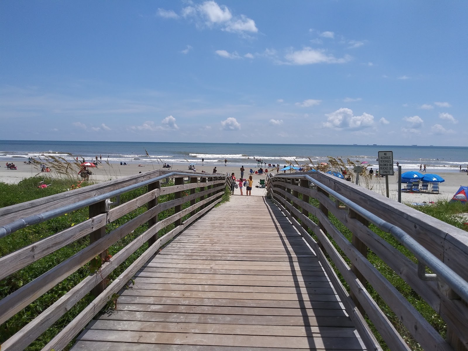 Foto von Isle of Palms beach mit sehr sauber Sauberkeitsgrad