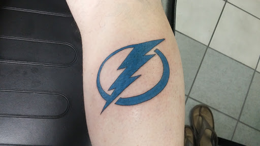 Tattoo Shop «Island Tattoo & Piercings», reviews and photos, 6600 Manatee Ave W, Bradenton, FL 34209, USA