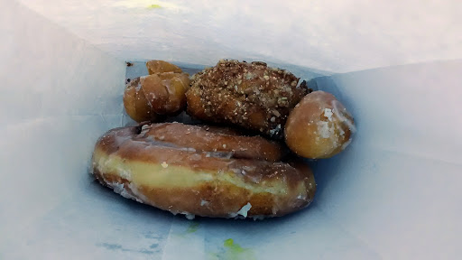 Donut Shop «Krinkle Doughnut», reviews and photos, 710 Onstott Frontage Rd W, Yuba City, CA 95991, USA