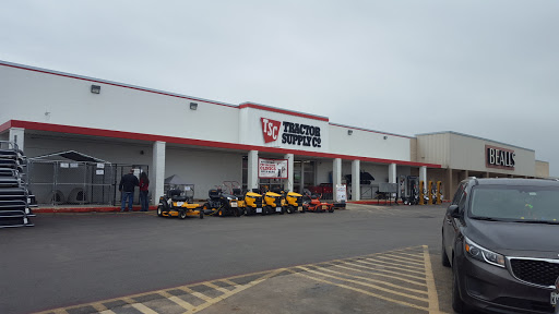 Home Improvement Store «Tractor Supply Co.», reviews and photos, 1715 W Oaklawn Rd a, Pleasanton, TX 78064, USA