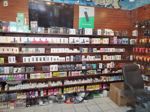 Tobacco Shop «American Smoke & Vape», reviews and photos, 217 E Army Trail Rd, Glendale Heights, IL 60139, USA