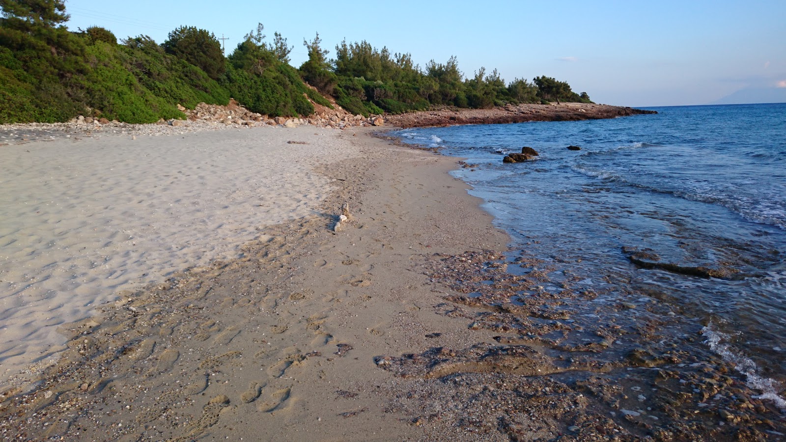 Photo de Peristeres beach zone sauvage
