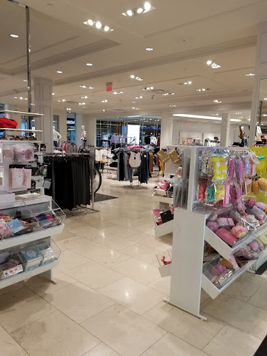 Clothing Store «Forever 21», reviews and photos, 2325 Stoneridge Mall Rd, Pleasanton, CA 94588, USA