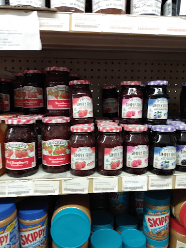 Grocery Store «Dan & Whits General Store», reviews and photos, 319 S Main St, Norwich, VT 05055, USA