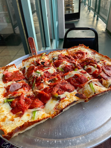 #1 best pizza place in Pasadena - Fuji & Vi's Pizza
