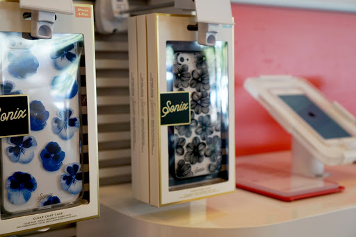 Cell Phone Store «Verizon Authorized Retailer - A Wireless», reviews and photos, 22618 WA-99 #104, Edmonds, WA 98026, USA