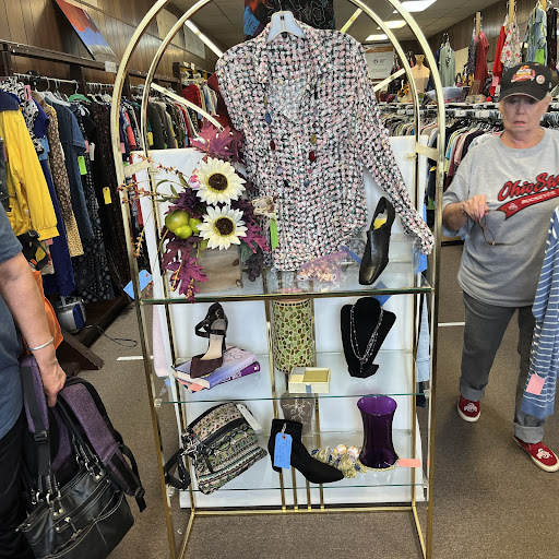 Thrift Store «Reynoldsburg Thrift Shop», reviews and photos, 7125 E Main St, Reynoldsburg, OH 43068, USA