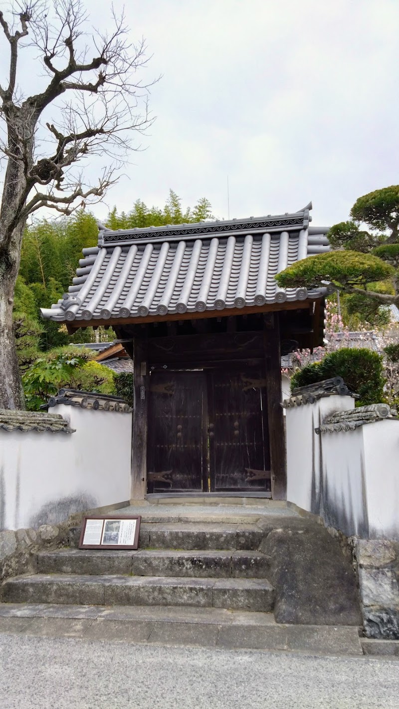 岡村邸の門