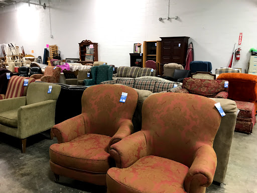 Thrift Store «St. Vincent de Paul Fenton Thrift Store», reviews and photos, 625 Gravois Rd, Fenton, MO 63026, USA