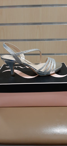 Shoe Store «DSW Designer Shoe Warehouse», reviews and photos, 1360 S Washington St, North Attleborough, MA 02760, USA