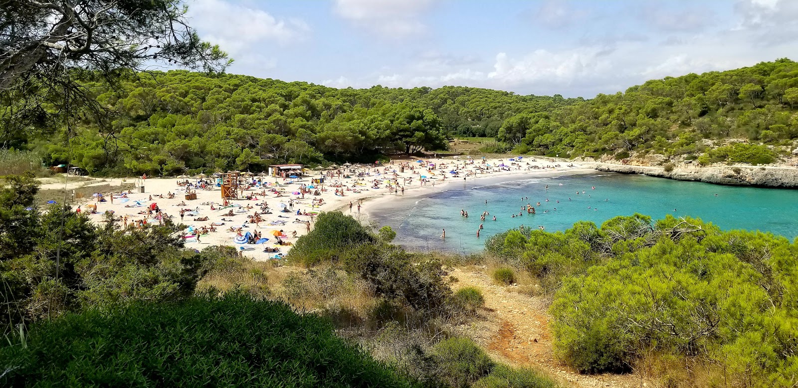 Foto van Strand S'Amarador met turquoise puur water oppervlakte