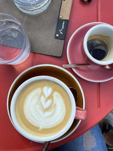 HOLY SHOT - specialty coffee shop - Kaviareň