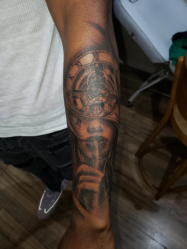 Tattoo Shop «Hollywood Tattoos», reviews and photos, 104 Market St, Newark, NJ 07102, USA