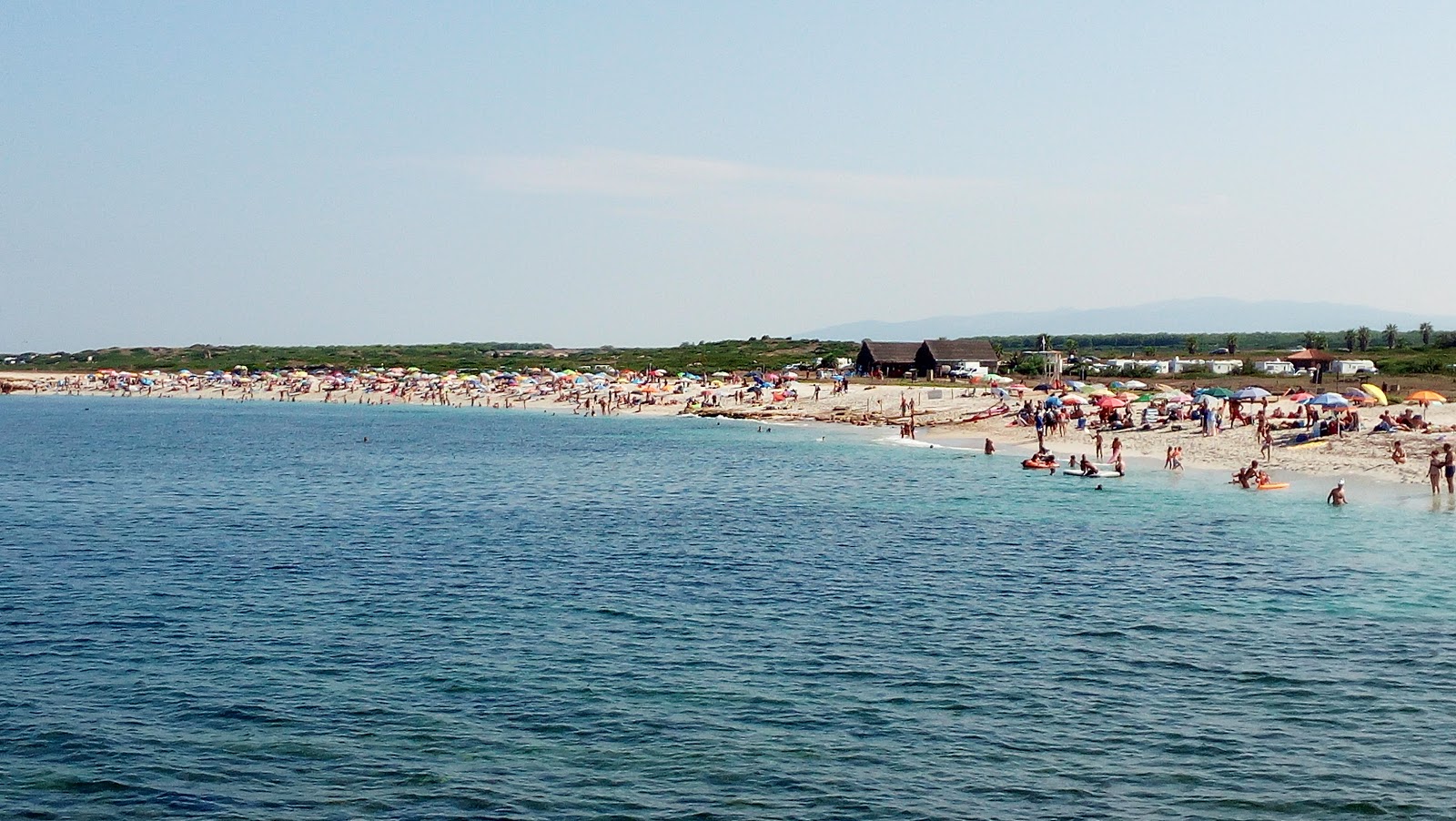 Foto van Arutas Strand met ruim strand