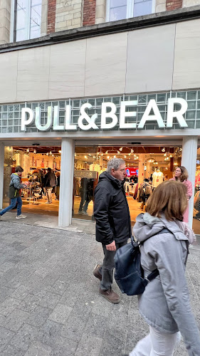 Pull & Bear - Kledingwinkel