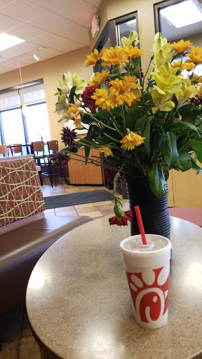 Fast Food Restaurant «Chick-fil-A», reviews and photos, 5351 S 76th St, Greendale, WI 53129, USA