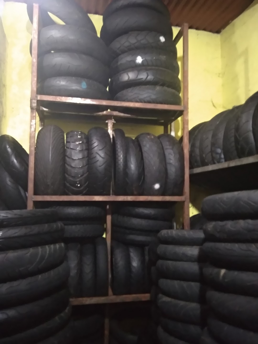 BUITENZORG TYRES