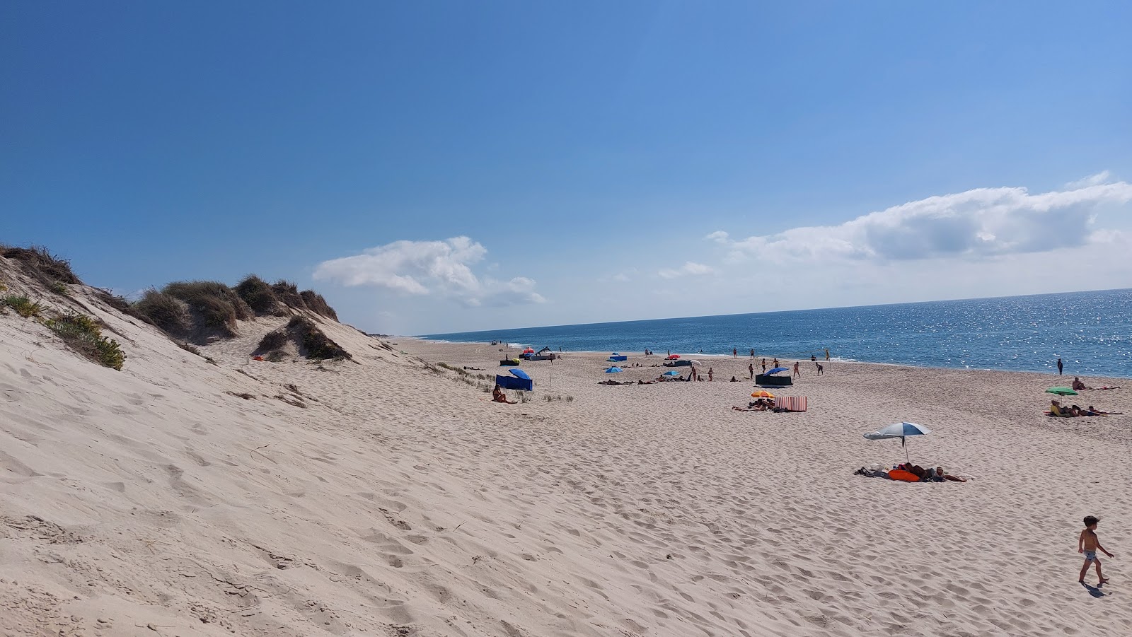 Praia Osso da Baleia'in fotoğrafı düz ve uzun ile birlikte