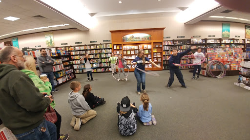 Book Store «Barnes & Noble», reviews and photos, 5275 Harvey St, Muskegon, MI 49444, USA