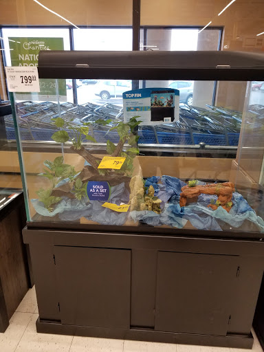 Pet Supply Store «PetSmart», reviews and photos, 215 N Burkhardt Rd, Evansville, IN 47715, USA