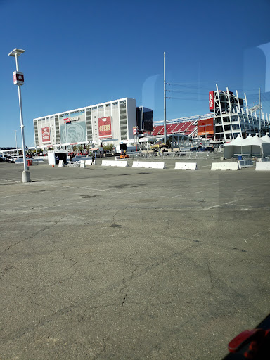 California's Great America Passenger Drop Off Area