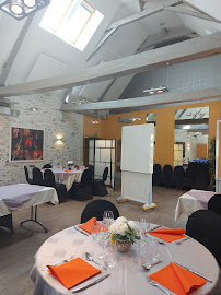 Atmosphère du Restaurant LE RELAIS Hôtel à Saint-Quentin-les-Anges - n°14