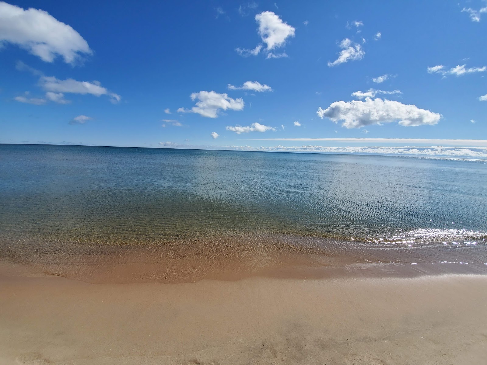 Foto von Oscoda Beach Park und die siedlung