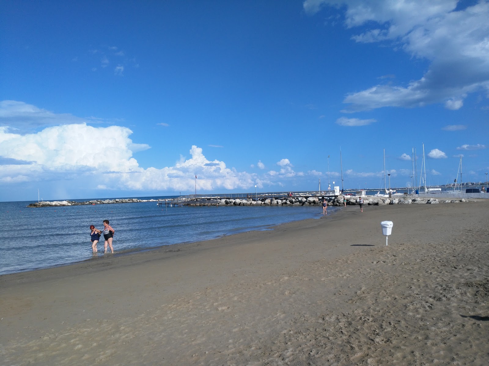 Fotografie cu Viserba beach II zonă de stațiune de pe plajă