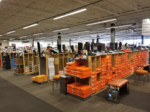 Shoe Store «DSW Designer Shoe Warehouse», reviews and photos, 1740 N Federal Hwy, Fort Lauderdale, FL 33305, USA