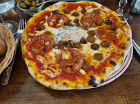 Plats et boissons du Pizzeria Pizza Capri à Versailles - n°1
