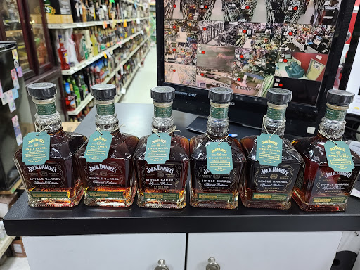 Liquor Store «Royal Liquor & Wine», reviews and photos, 1015 N Randall Rd, Elgin, IL 60123, USA