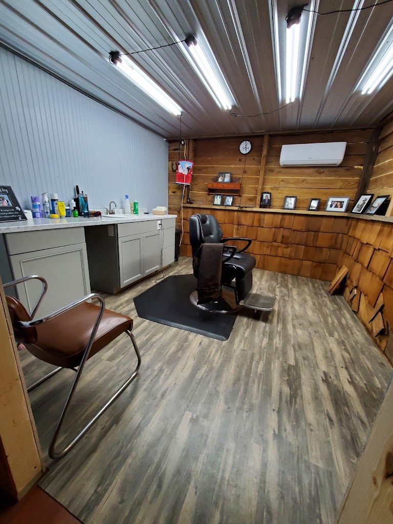 Brenda`s Barber Shoppe 35085