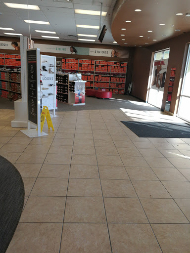 Shoe Store «Famous Footwear», reviews and photos, 1140 Harter Pkwy, Yuba City, CA 95993, USA