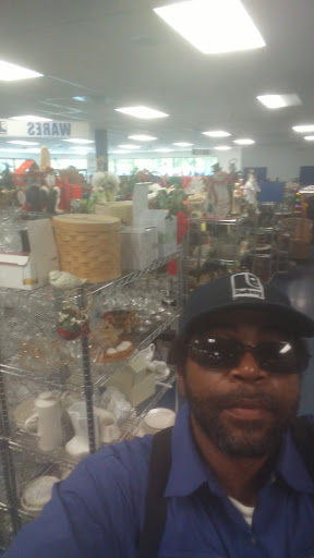 Thrift Store «Goodwill Greenacres/Woodbridge Store & Donation Center», reviews and photos, 6601 Forest Hill Blvd, Greenacres, FL 33413, USA