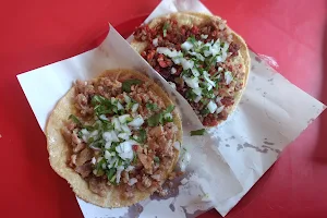 Tacos de tripa "El pariente" image
