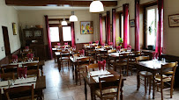 Atmosphère du Restaurant français Le Bistrot des Amis à Pusignan - n°3