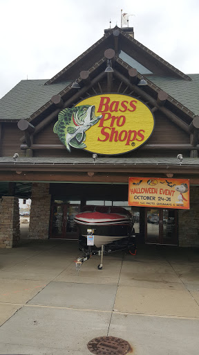 Sporting Goods Store «Bass Pro Shops», reviews and photos, 6112 W Grand Ave, Gurnee, IL 60031, USA