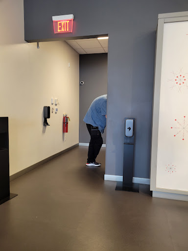 Cell Phone Store «Verizon», reviews and photos, 1048 S Kirkwood Rd, Kirkwood, MO 63122, USA