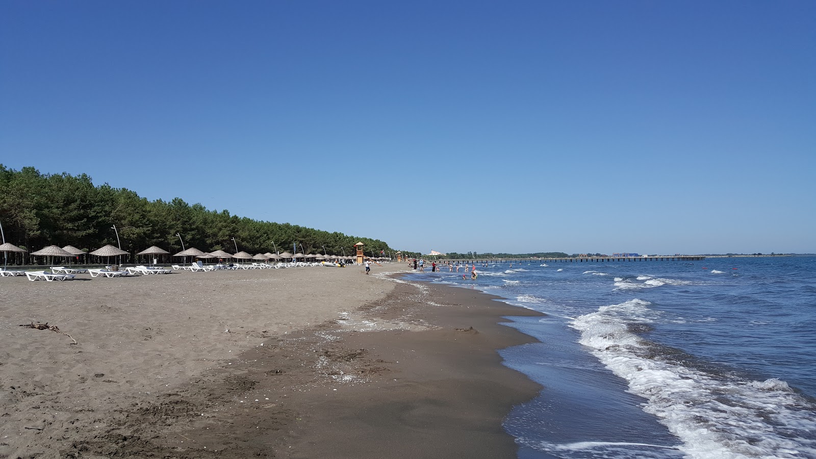 Φωτογραφία του Milic Beach με γκρίζα άμμος επιφάνεια