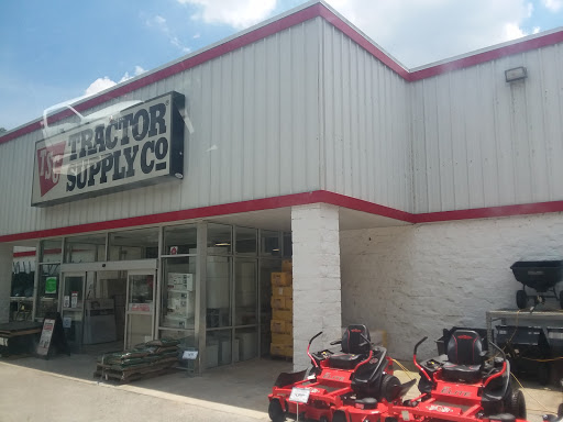 Home Improvement Store «Tractor Supply Co.», reviews and photos, 2300 N Woodland Blvd, DeLand, FL 32720, USA